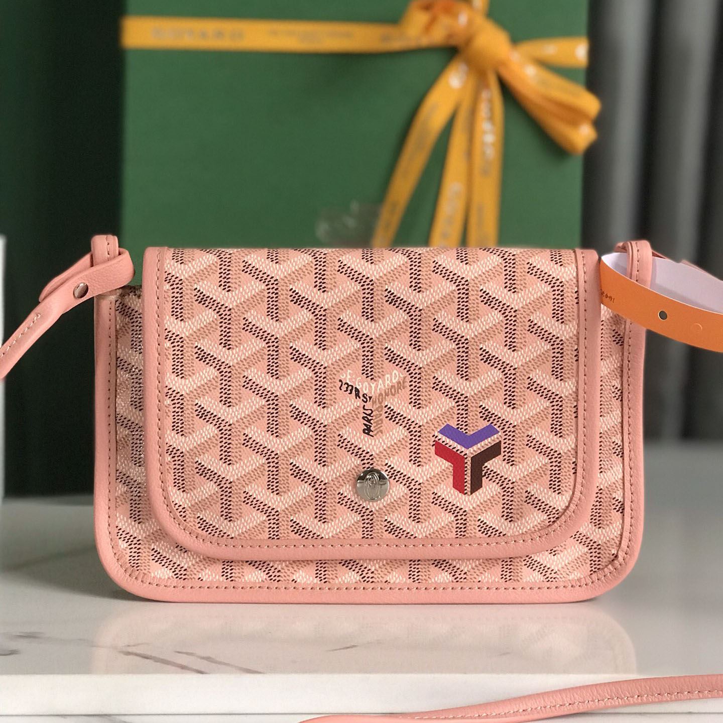 Go*ard clutch bags